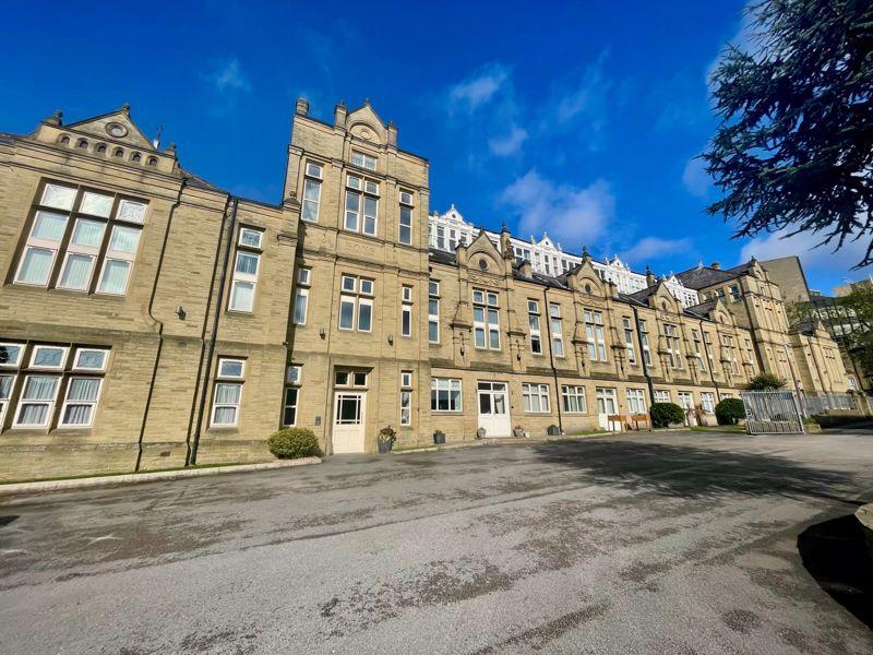Clare Hall Apartments, Halifax 2 bed apartment £850 pcm (£196 pw)