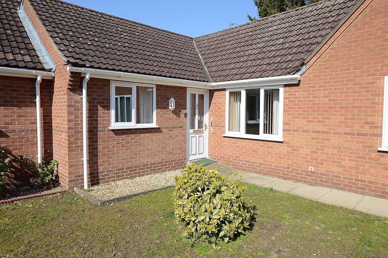 17 Oaklands, Woodhall Spa 2 bed terraced bungalow for sale £150,000