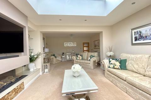 21 Wavenham Close, Sutton Coldfield, B74 4NZ