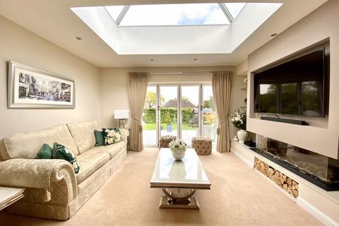 21 Wavenham Close, Sutton Coldfield, B74 4NZ