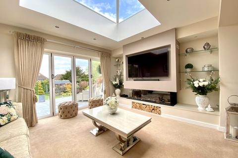 21 Wavenham Close, Sutton Coldfield, B74 4NZ