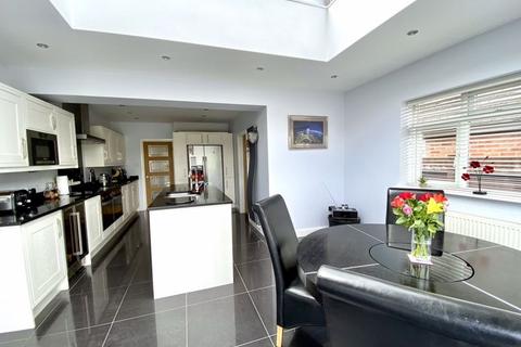 21 Wavenham Close, Sutton Coldfield, B74 4NZ