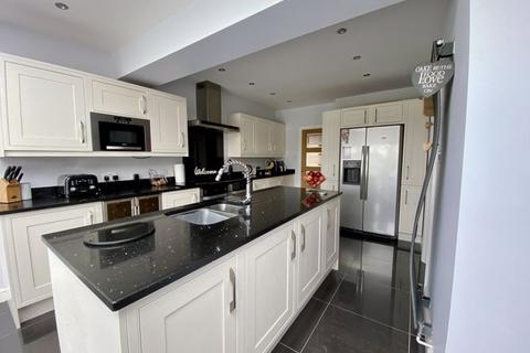 21 Wavenham Close, Sutton Coldfield, B74 4NZ