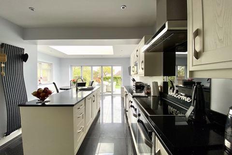 21 Wavenham Close, Sutton Coldfield, B74 4NZ