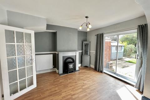 3 bedroom semi-detached house to rent, Marton Road, Newark