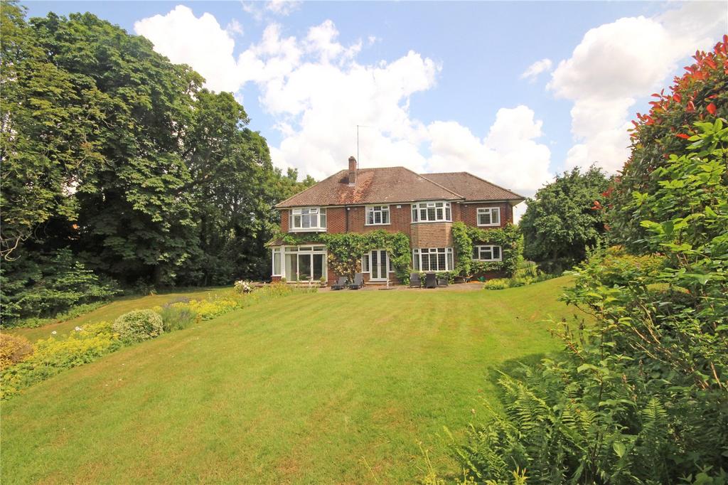 Bell Hill, Finedon, Northamptonshire, NN9 5 bed detached house for sale