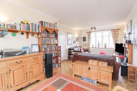 4 bedroom detached house for sale - Mount Close, Werrington, ST9