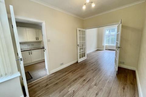 3 bedroom semi-detached house to rent, * Orwell Road, Smithills, Bolton *