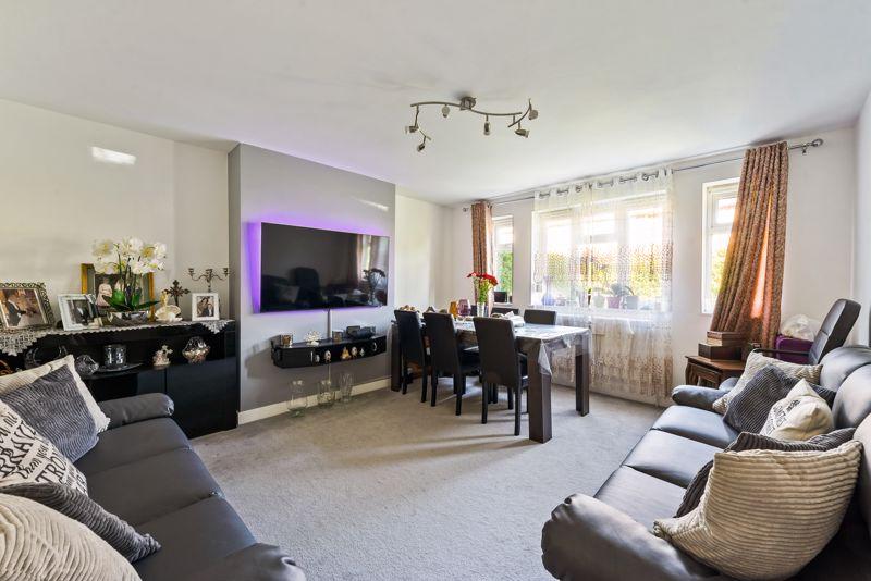 Avon Close, Worcester Park 2 bed for sale £385,000