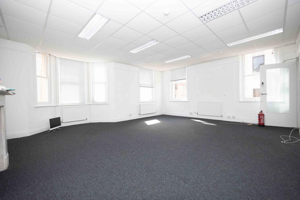 Yelverton House, Bournemouth, Property £1,100 pcm (£254 pw)