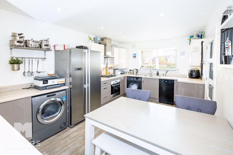 Victory Way, St.Leonards, Ringwood, BH24 3 bed detached house for sale