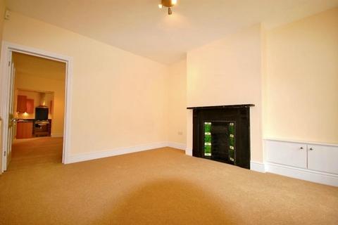 2 bedroom terraced house to rent, Carlyle Road, Bromsgrove, B60