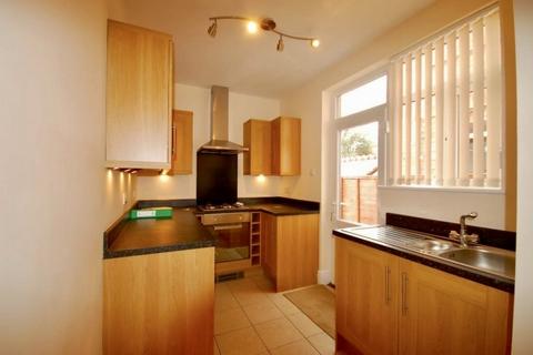 2 bedroom terraced house to rent, Carlyle Road, Bromsgrove, B60