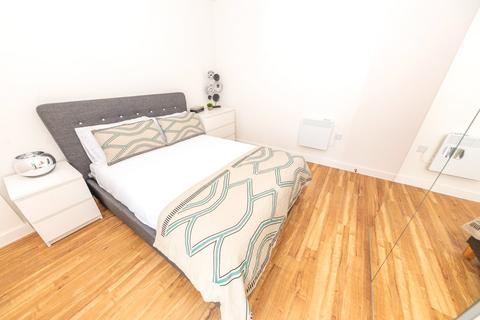 2 bedroom flat to rent - Manchester Waters, 3 Pomona Strand, Old Trafford, M16