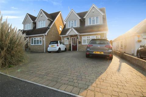 4 bedroom detached house to rent, Mount Road, Wickford, SS11