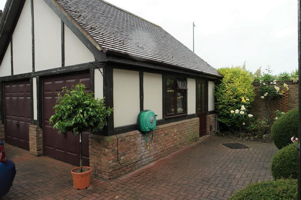 Cherry Tree Lane, Wilmington, Dartford 1 bed apartment £950 pcm (£219 pw)