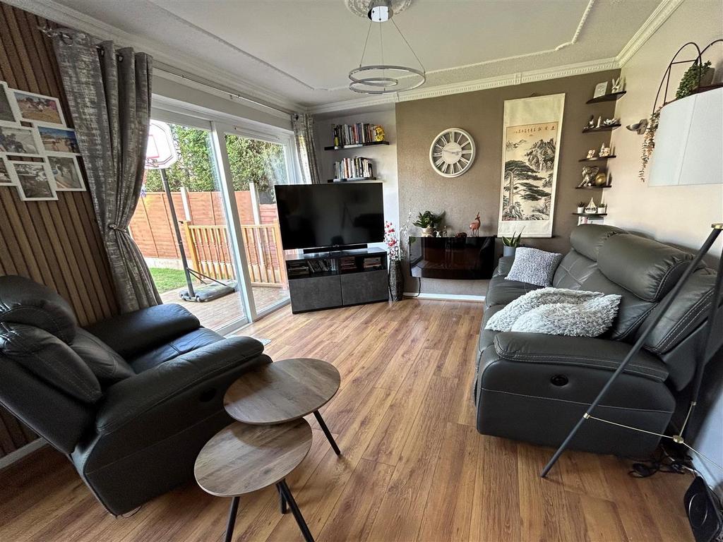Chichester Drive, Quinton, Birmingham 3 bed semidetached house for