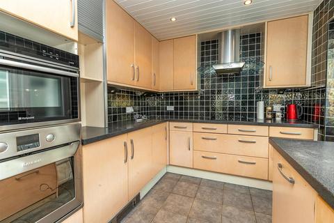 1 Ash Close, Mottram, Hyde, SK14 6PS