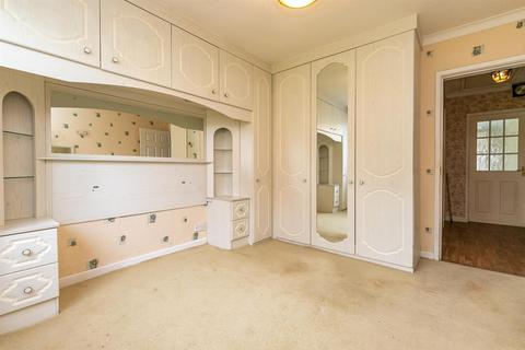1 Ash Close, Mottram, Hyde, SK14 6PS