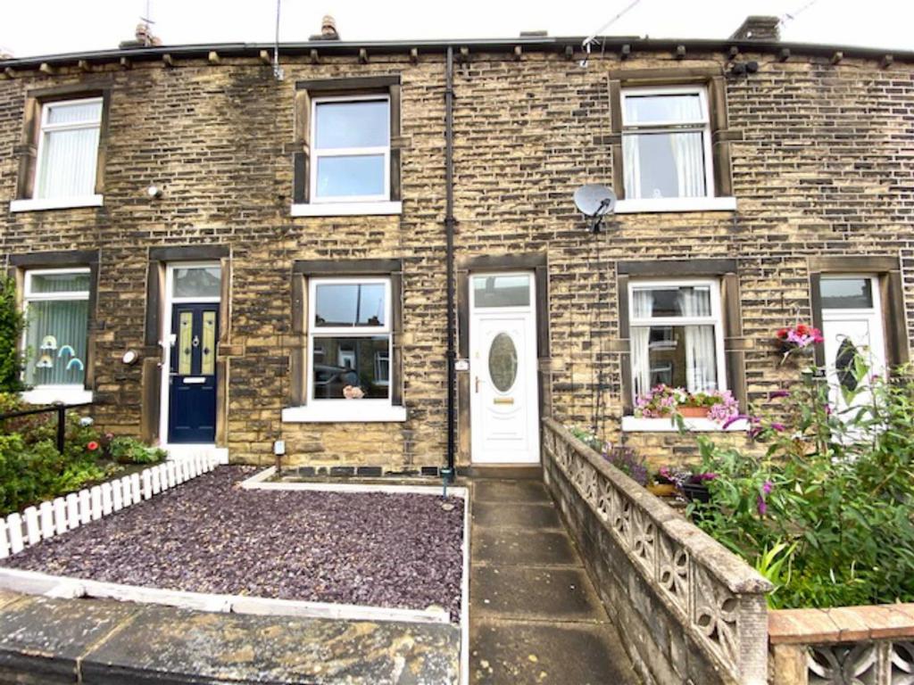 Myrtle Road, Elland, Halifax 2 bed house £650 pcm (£150 pw)
