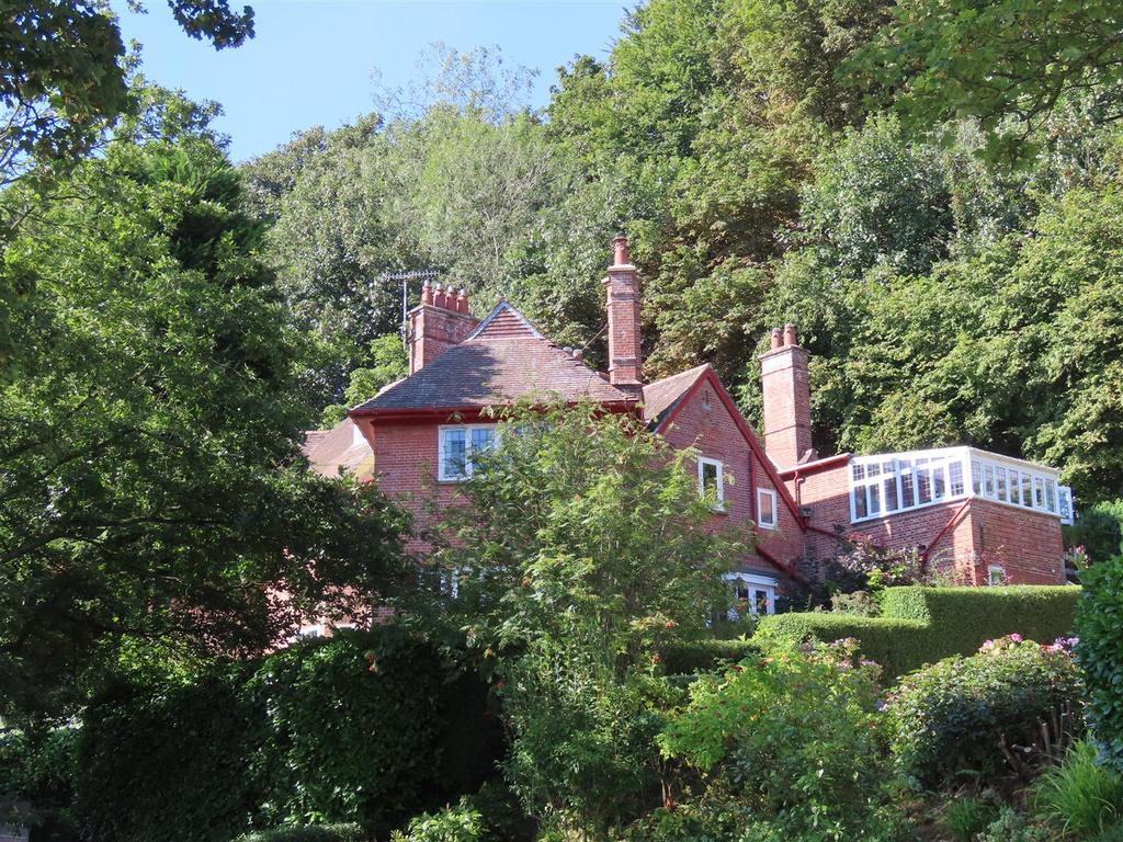 Deepdale Avenue, Scarborough 4 bed £300,000