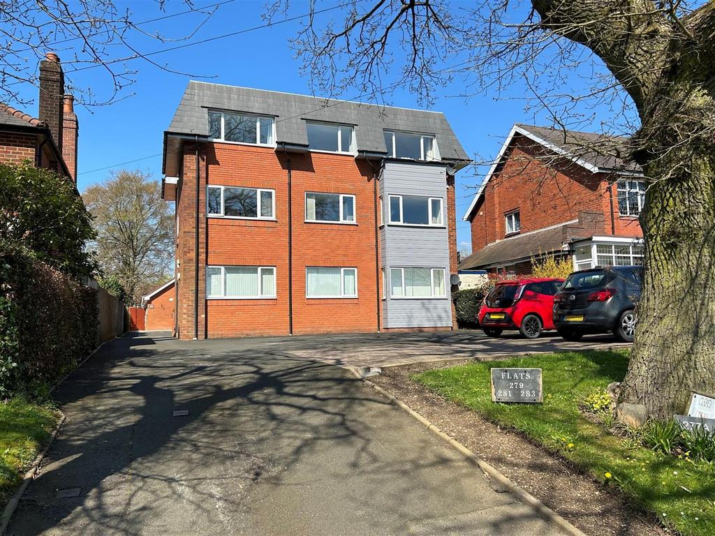 Spies Lane, Halesowen, West Midlands 2 bed apartment for sale £200,000