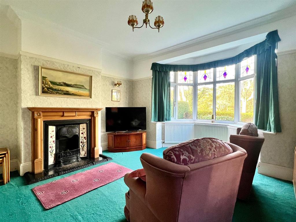 Peasholm Drive, Scarborough 3 bed detached house for sale £315,000
