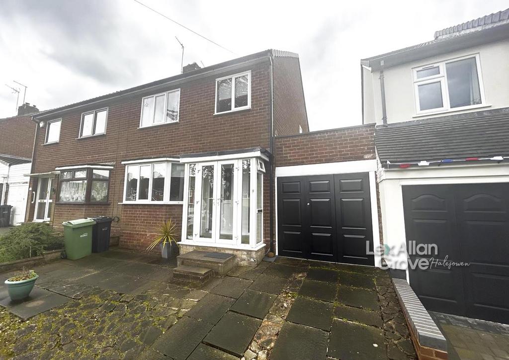 Willowsbrook Road, Halesowen 3 bed semidetached house £275,000