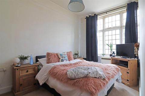 Flat 4, Cavendish House, 7 Cavendish Road, Redhill, RH1 4AL
