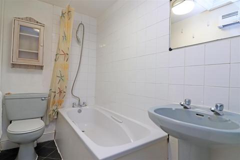 Flat 4, Cavendish House, 7 Cavendish Road, Redhill, RH1 4AL