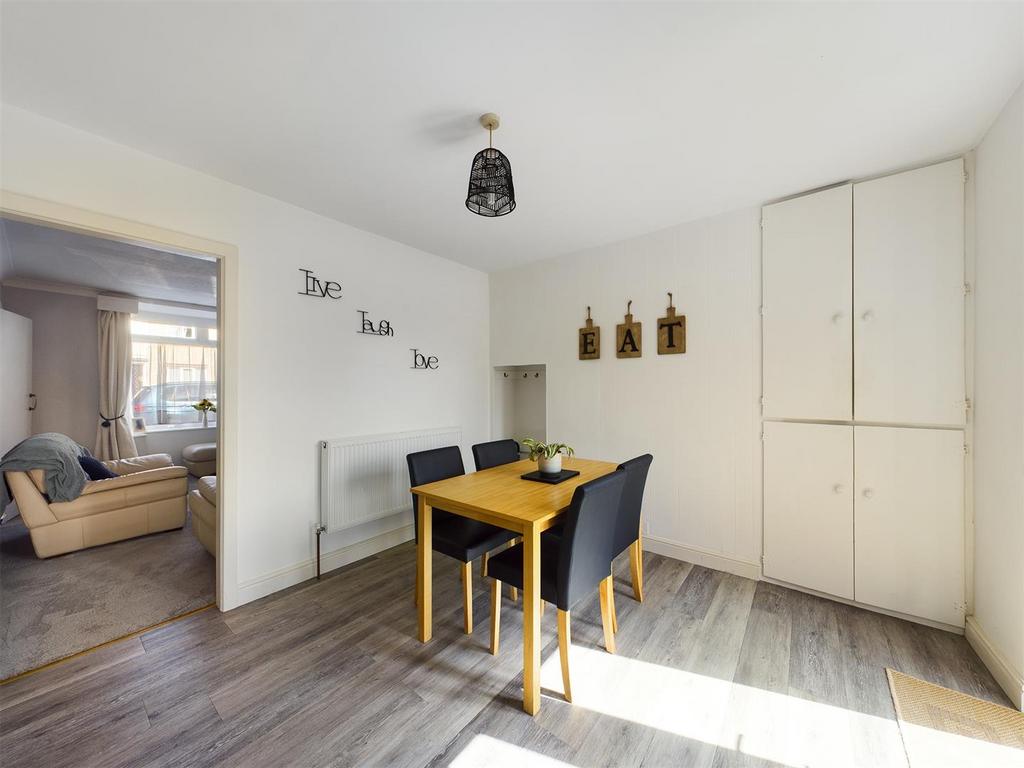 Dining room: