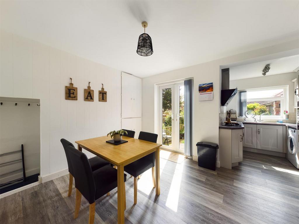 Dining room: