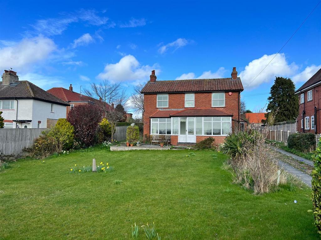 Seamer Road, East Ayton, Scarborough 4 bed detached house for sale £325,000