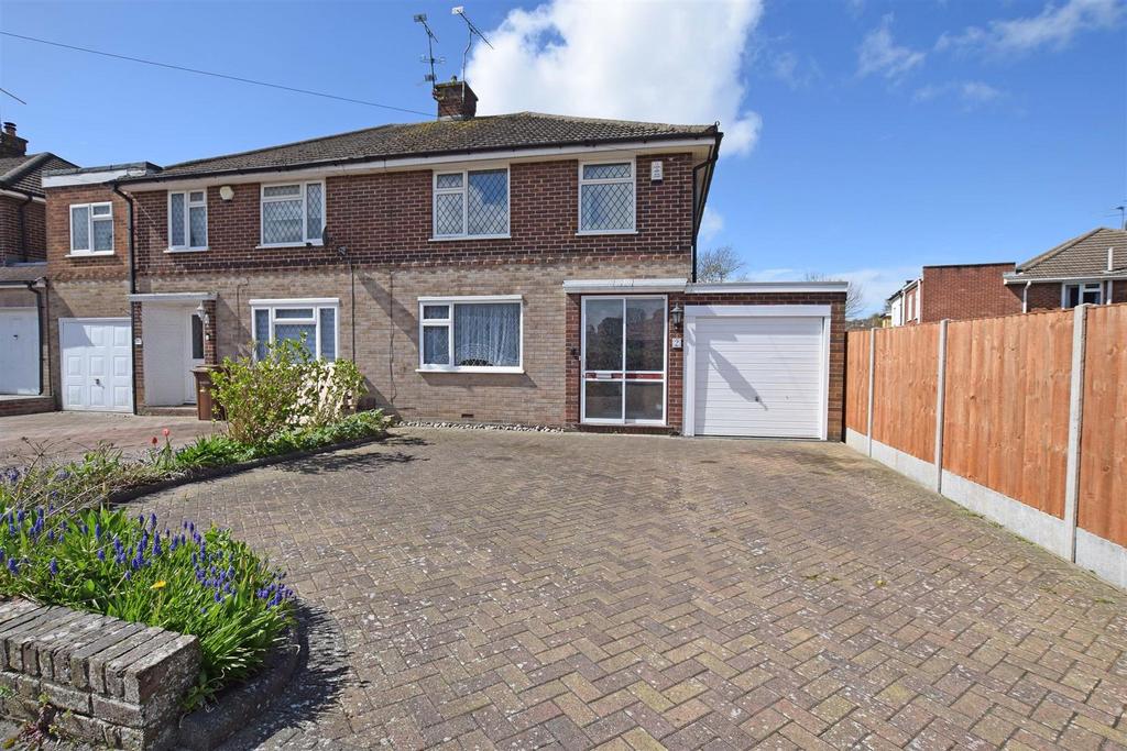 Chalfont Drive, Gillingham 3 bed semidetached house £1,350 pcm (£312 pw)