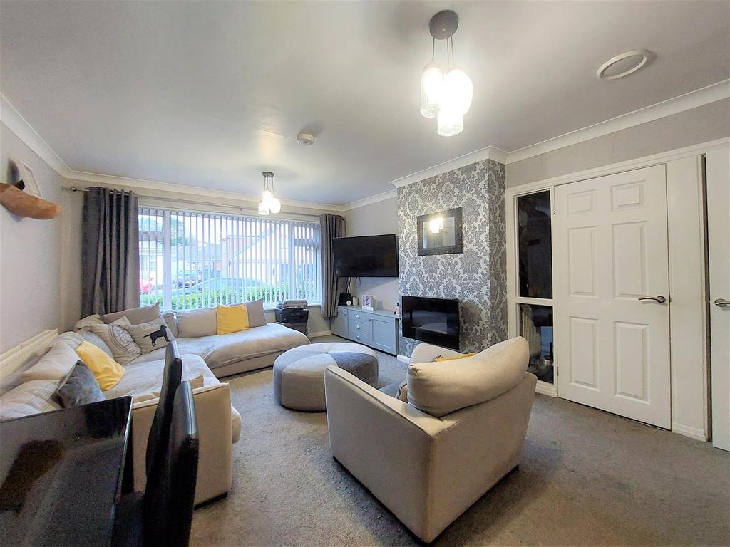 Sea View Drive, Scarborough 2 bed semidetached bungalow for sale £