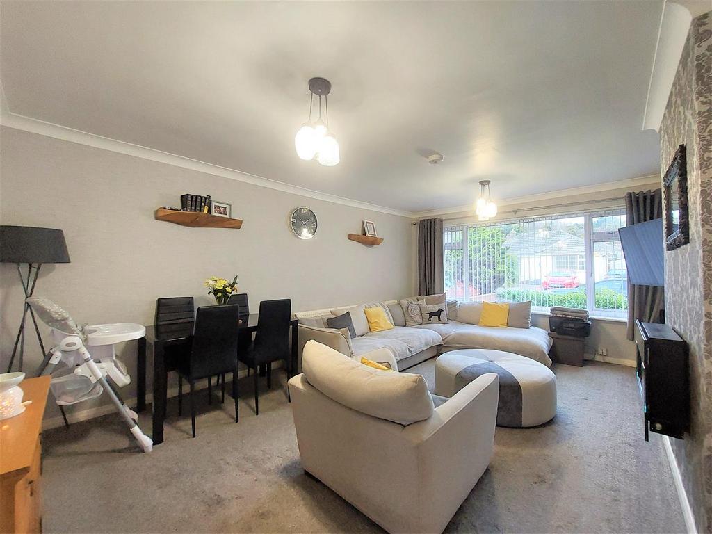 Sea View Drive, Scarborough 2 bed semidetached bungalow for sale £