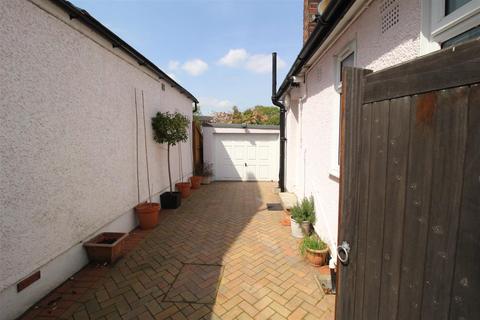 6 Stane Way, Epsom, KT17 1PN