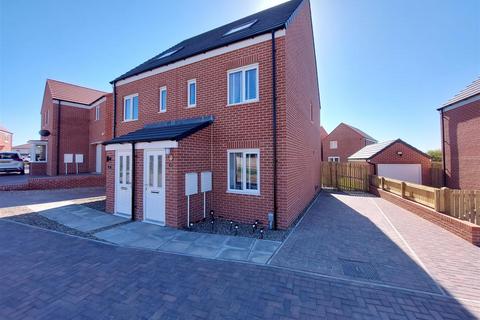 4 bedroom semi-detached house for sale - Ernest Avenue, Cayton, Scarborough