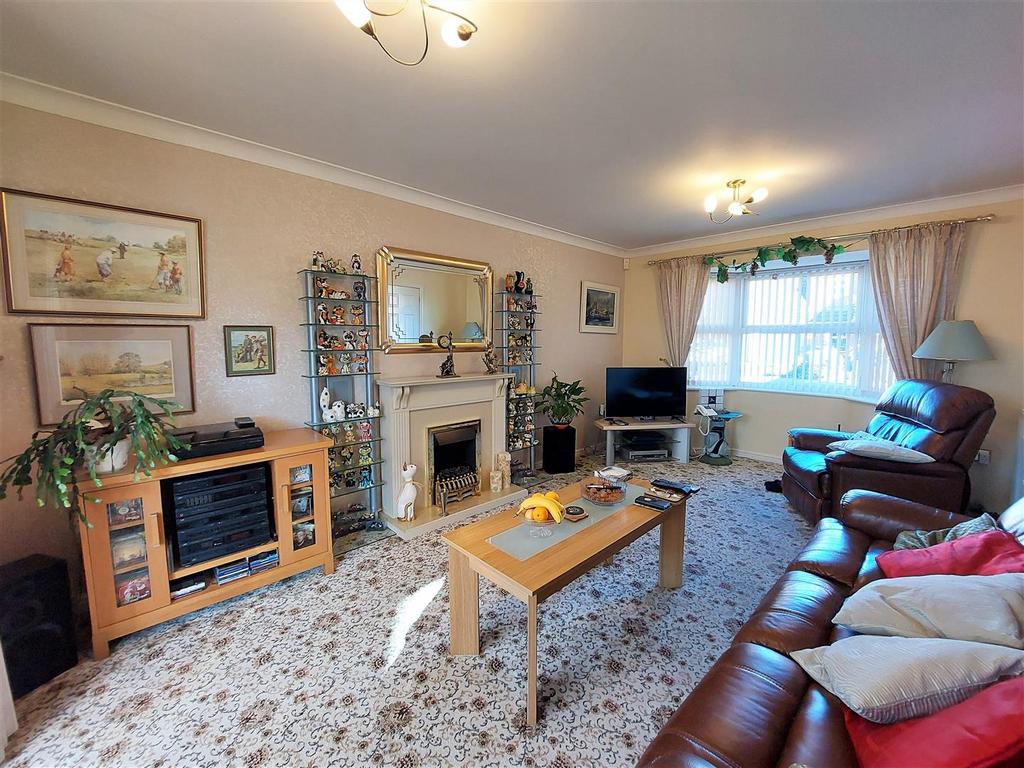 Hadrians Walk, Crossgates, Scarborough 4 bed detached house for sale
