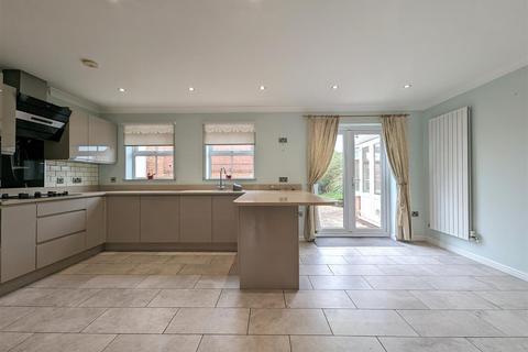 4 bedroom detached house for sale, Hadrians Walk, Crossgates, Scarborough