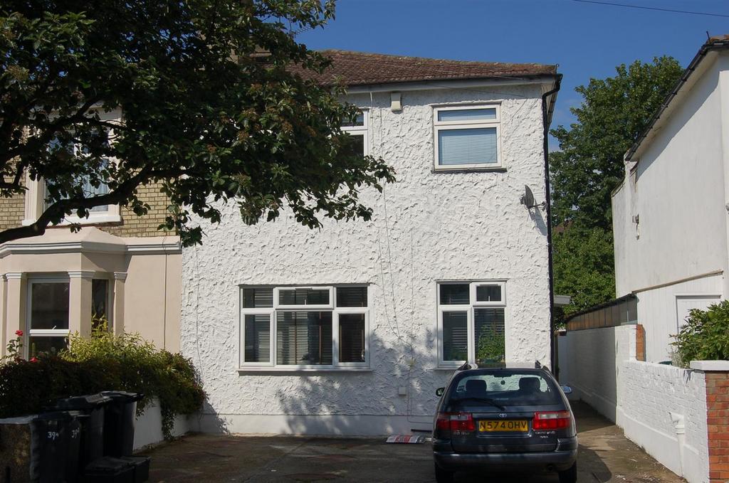 Lichfield Grove, Finchley, London, N3 1 bed ground floor flat £1,750 pcm (£404 pw)