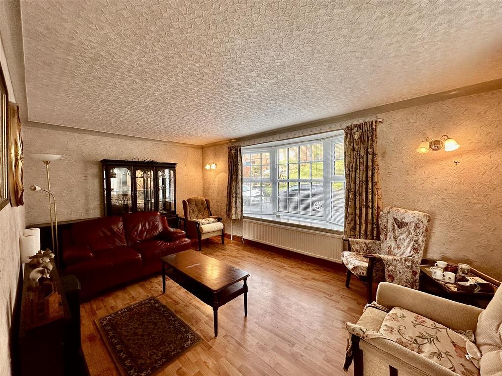 Longwestgate, Scarborough 3 bed semidetached house £240,000