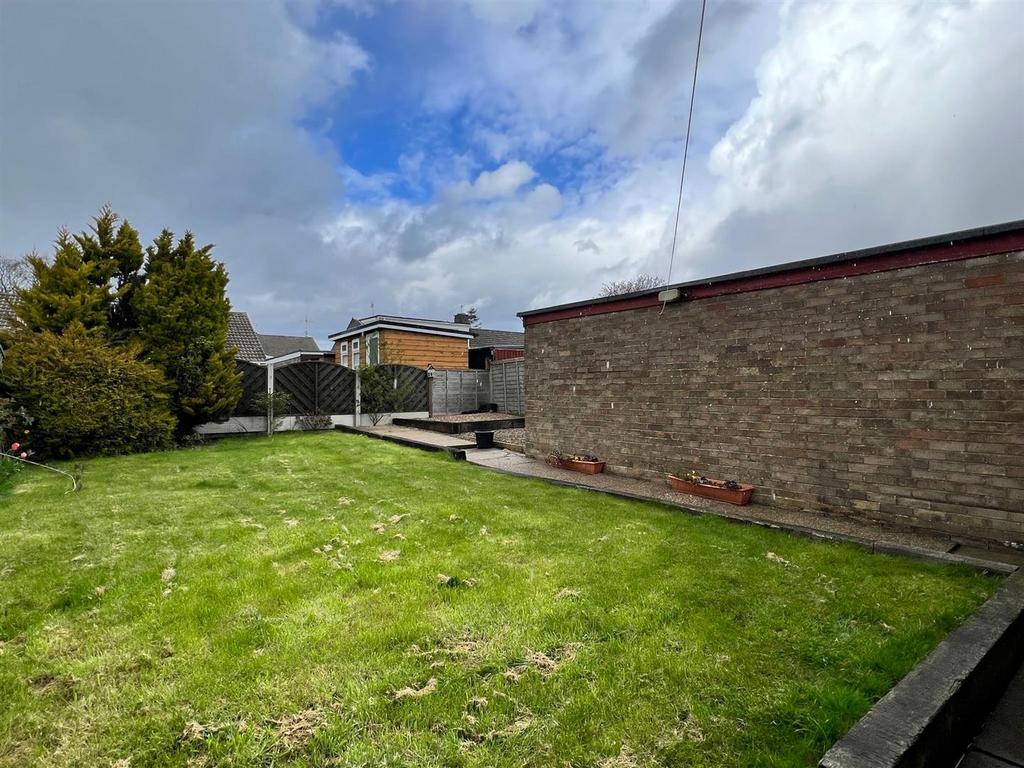 Eastway, Eastfield, Scarborough 2 bed semidetached bungalow for sale