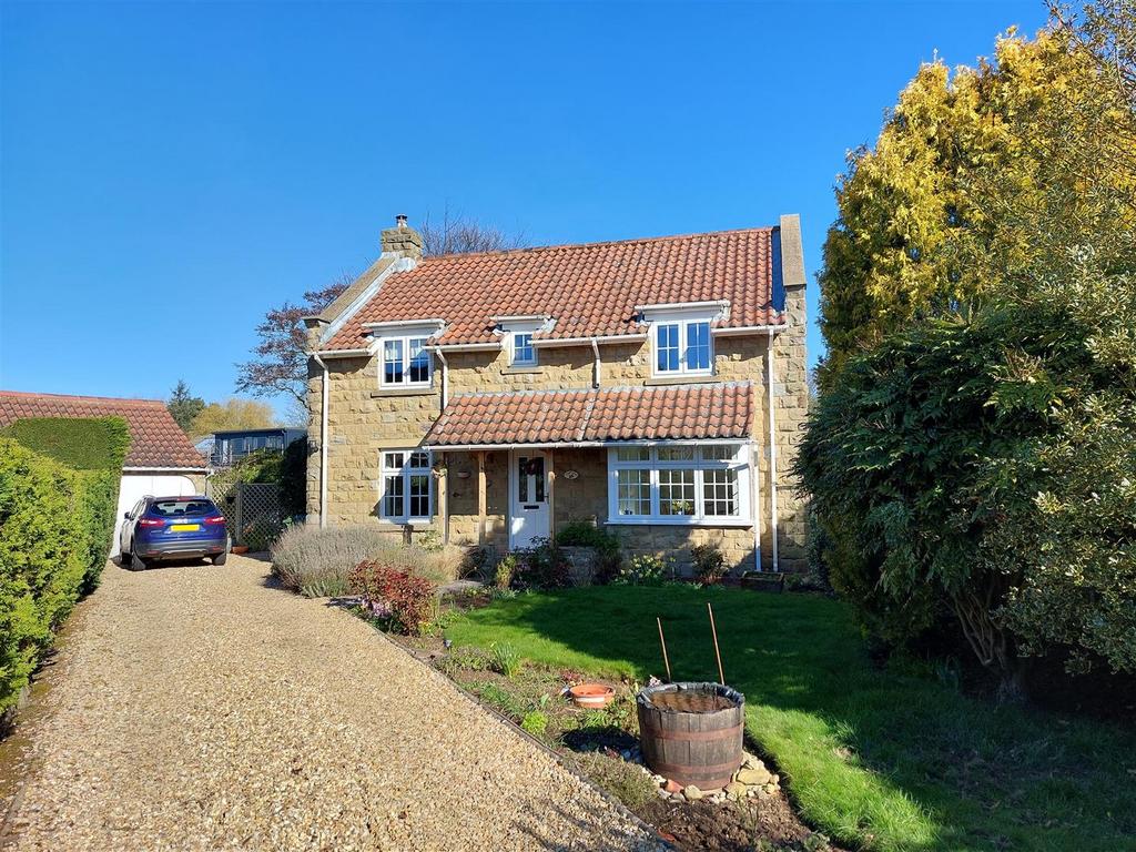 Bridge Close, Burniston, Scarborough 4 bed detached house for sale £425,000