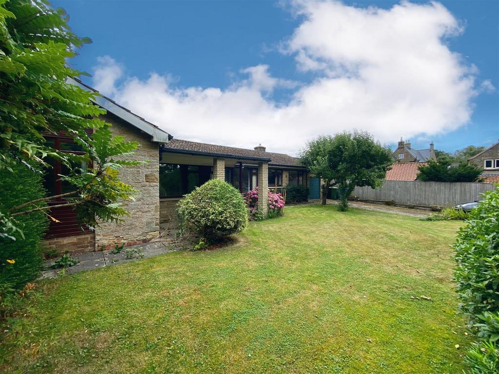 Great Moor Road, Hutton Buscel... 3 bed detached bungalow £380,000