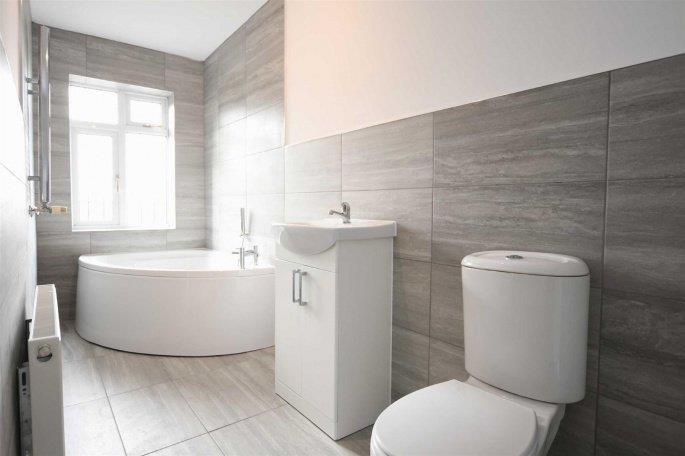 Principal bathroom