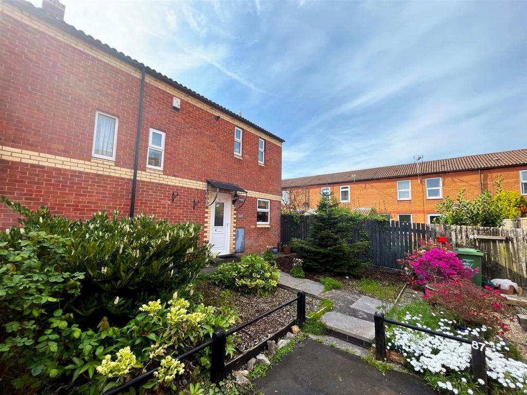 Clover Ground, WestburyonTrym 2 bed end of terrace house for sale £