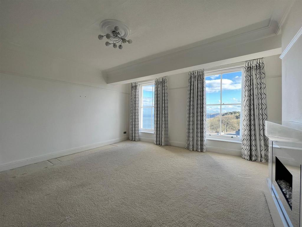 Prince Of Wales Terrace, Scarborough 2 bed apartment £235,000
