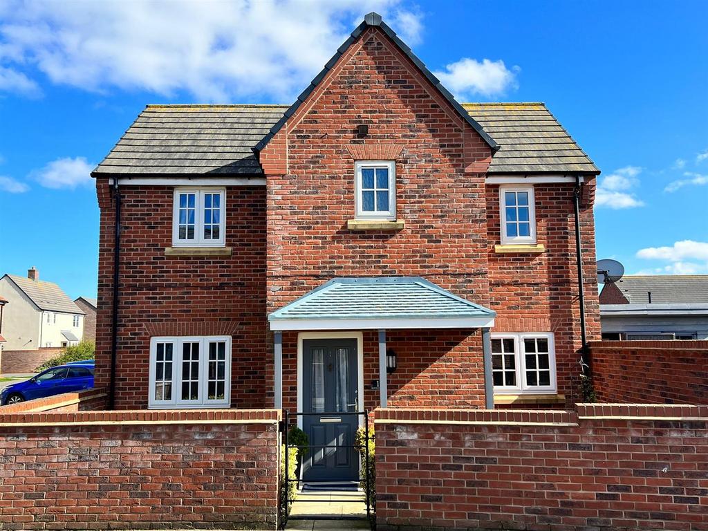 Redfield Way, Eastfield, Scarborough 3 bed end of terrace house for