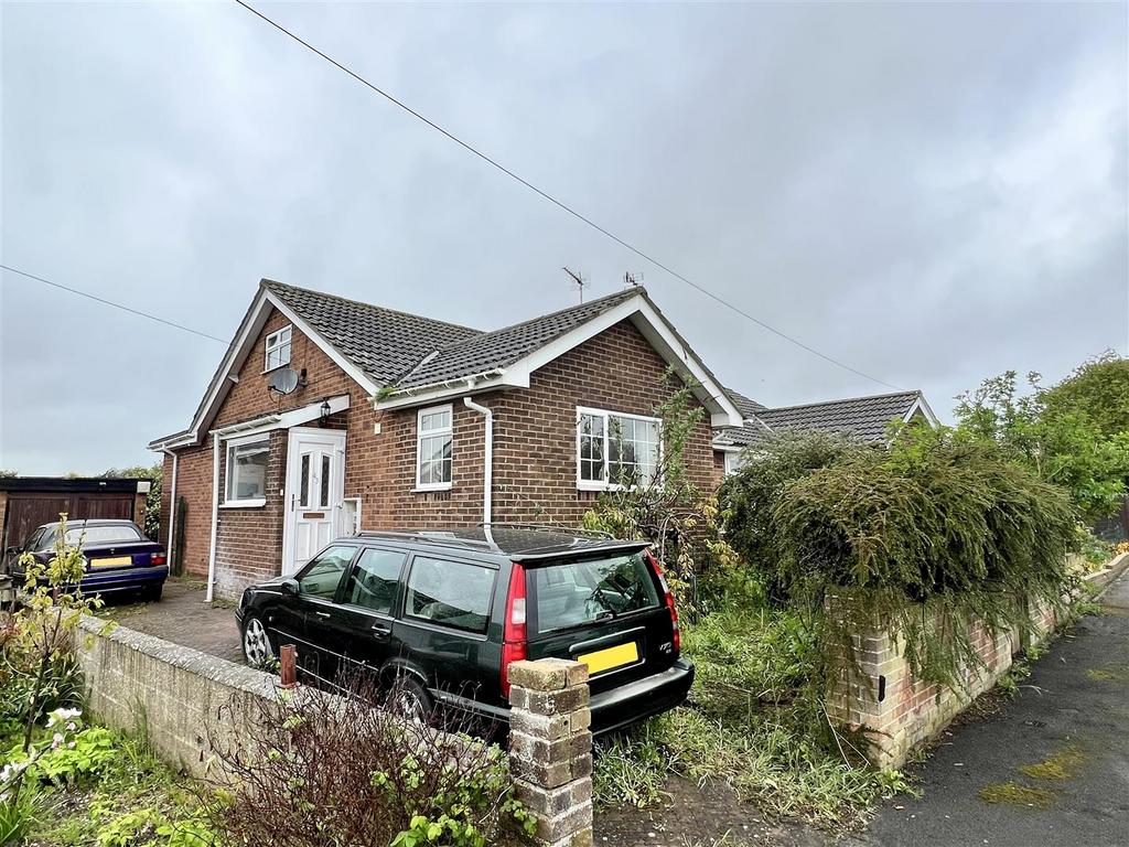 Station Road, Middleton On The Wolds... 2 bed semidetached bungalow